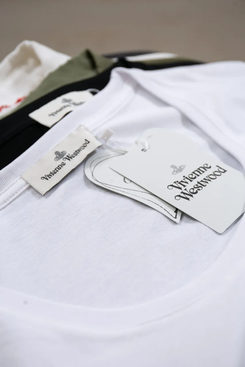vivienne west wood Queen Mother West U-neck Hot Diamond Saturn Logo Big T Short Sleeves 220g 32 Count High Density Double Yarn Pure Cotton Size: XS-L Color: White Black